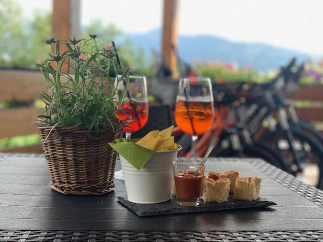 Hotel Alla Rocca ヴァレーナ エクステリア 写真