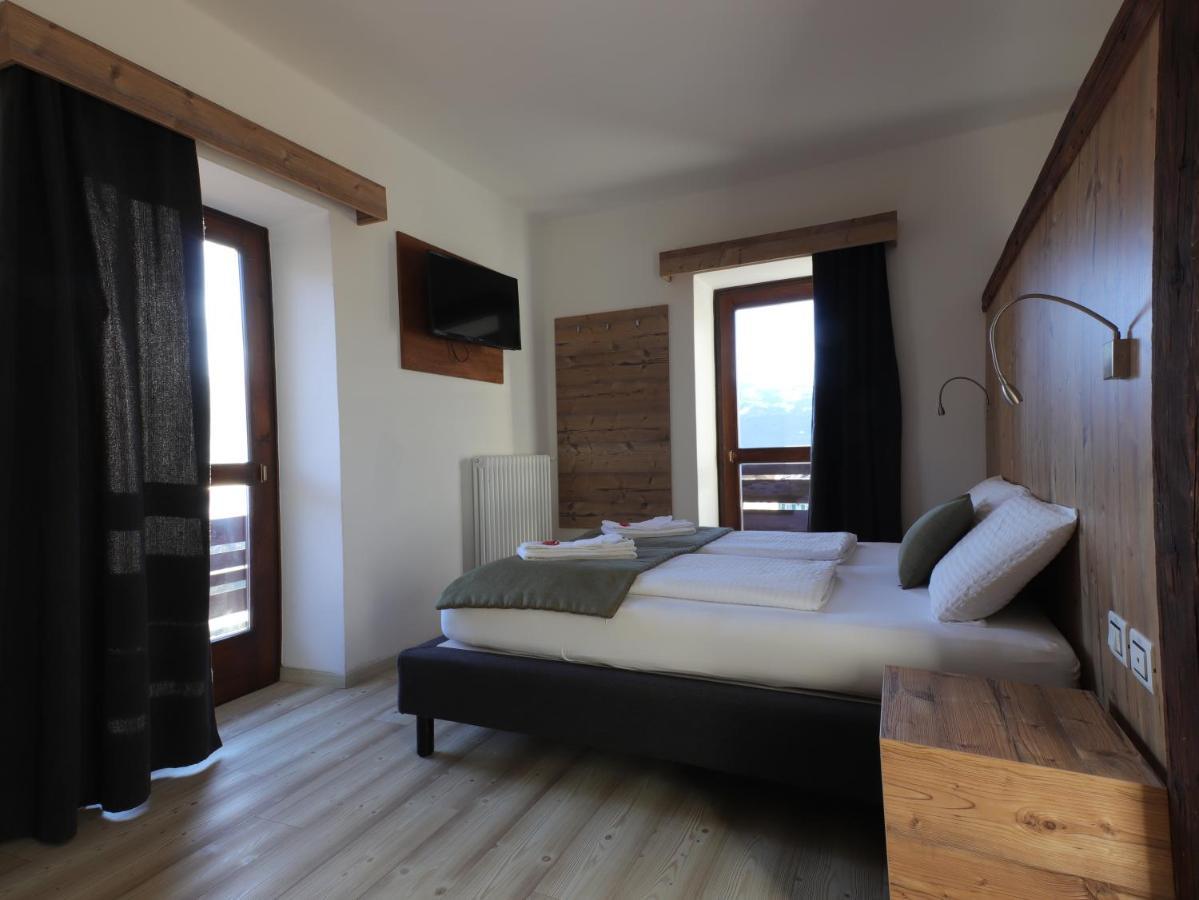 Hotel Alla Rocca ヴァレーナ エクステリア 写真