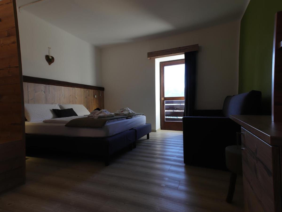 Hotel Alla Rocca ヴァレーナ エクステリア 写真