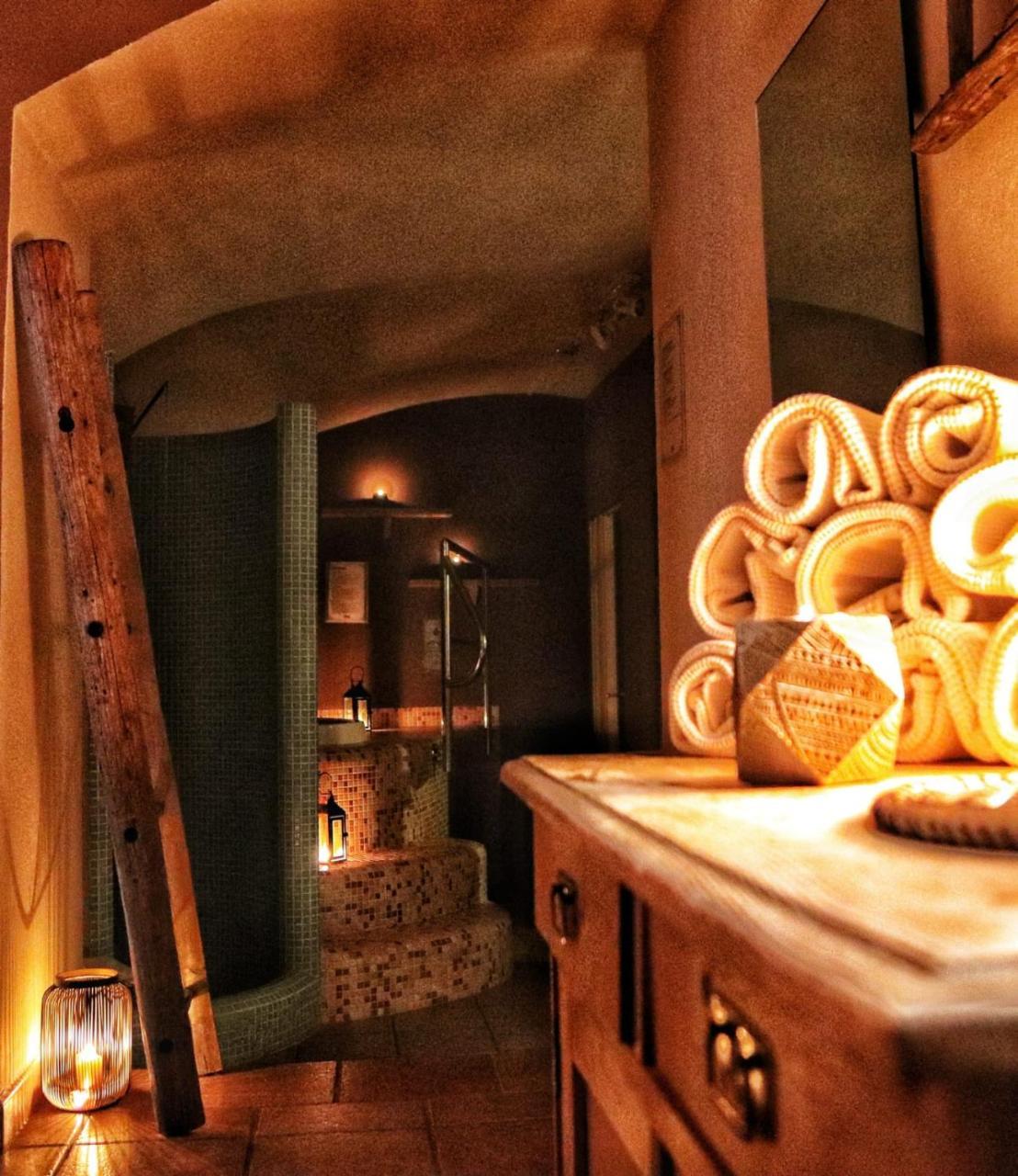 Hotel Alla Rocca ヴァレーナ エクステリア 写真